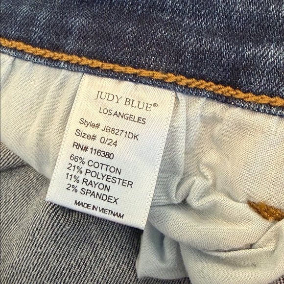Judy Blue Destroyed Relaxed Skinny Jeans - Picture 7 of 8